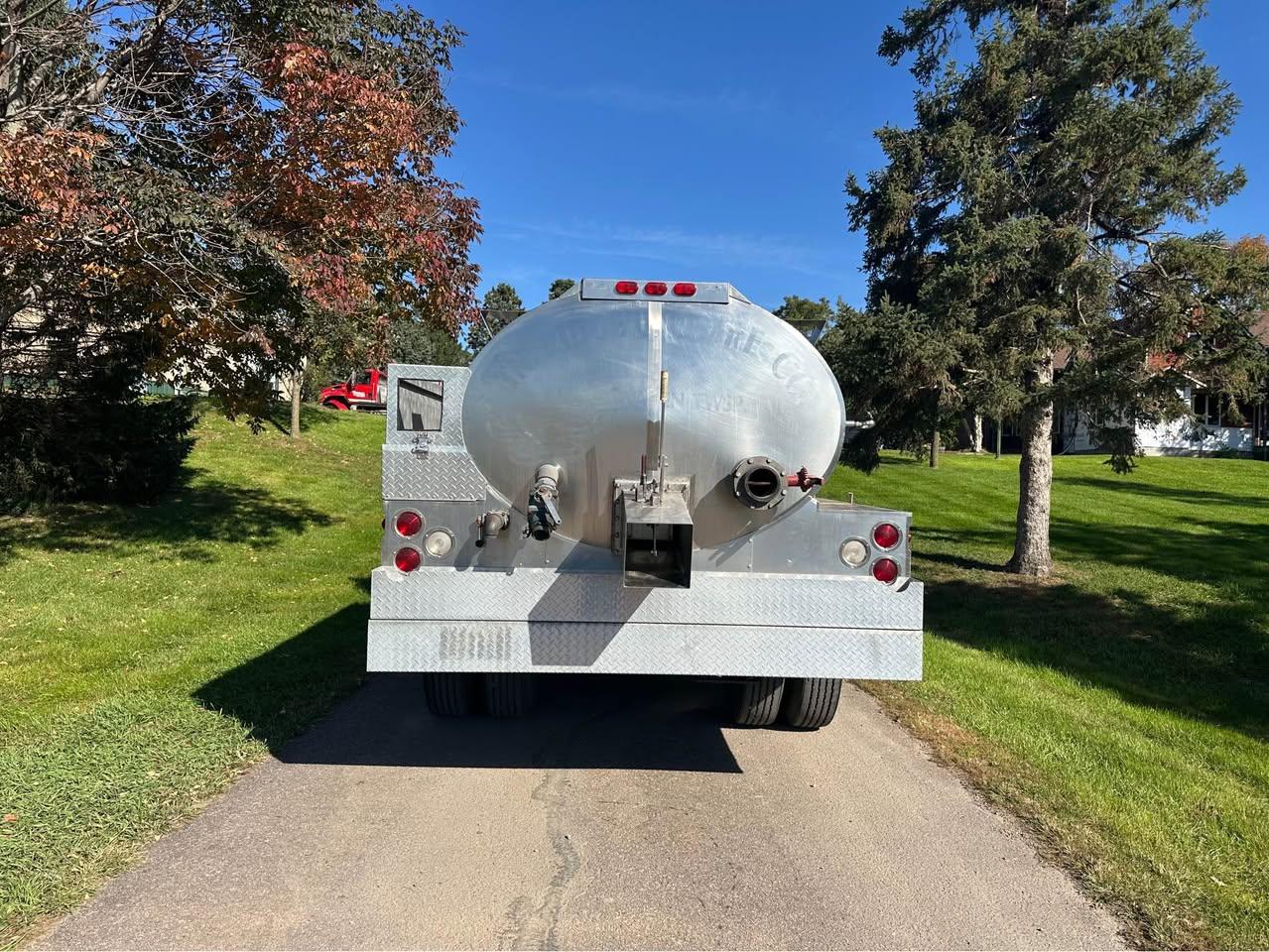 1996 Freightliner Tanker - image 4