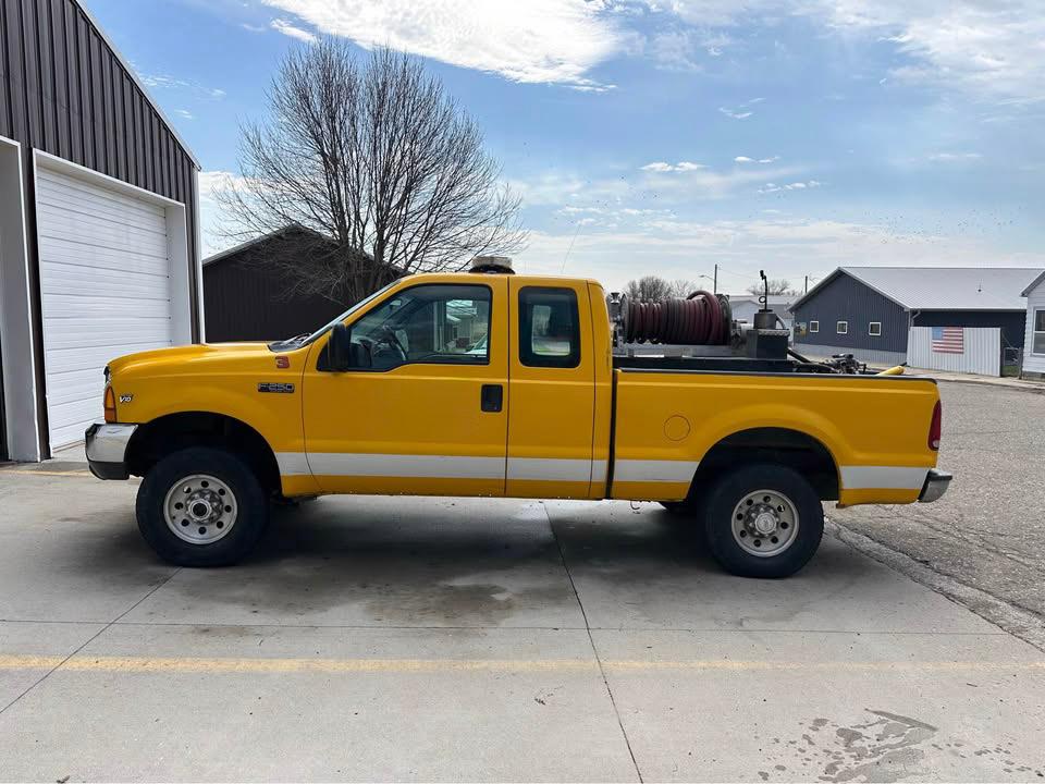 2000 Ford F-250 4x4 Brush Truck - image 4