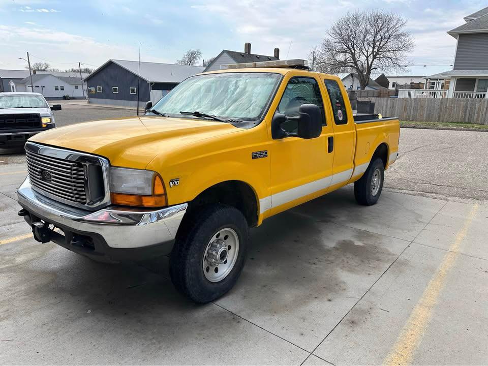 2000 Ford F-250 4x4 Brush Truck - image 2