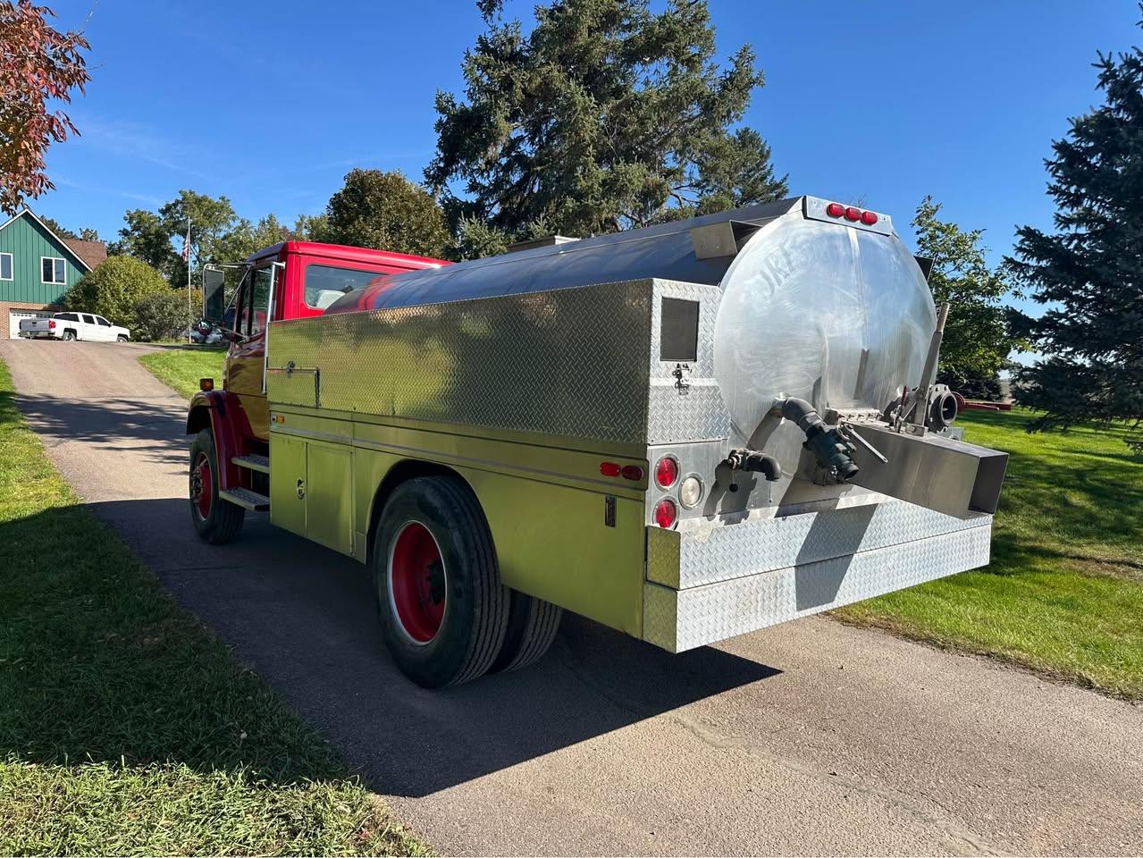 1996 Freightliner Tanker - image 3