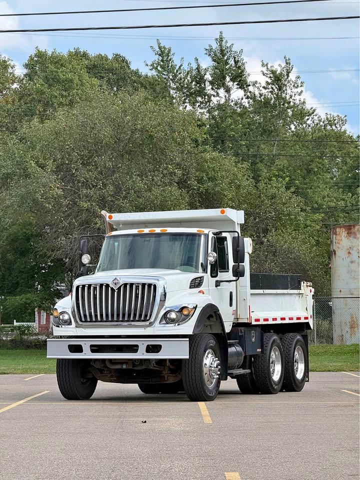 2009 International WorkStar Dump Truck - image 4