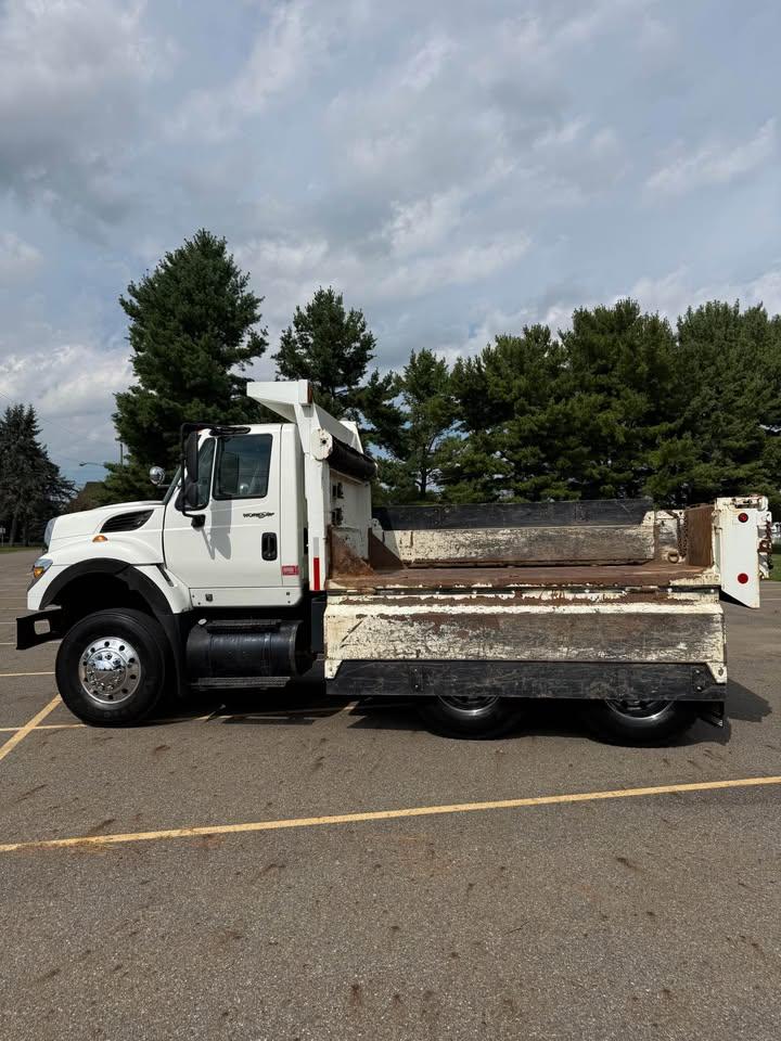 2009 International WorkStar Dump Truck - image 5
