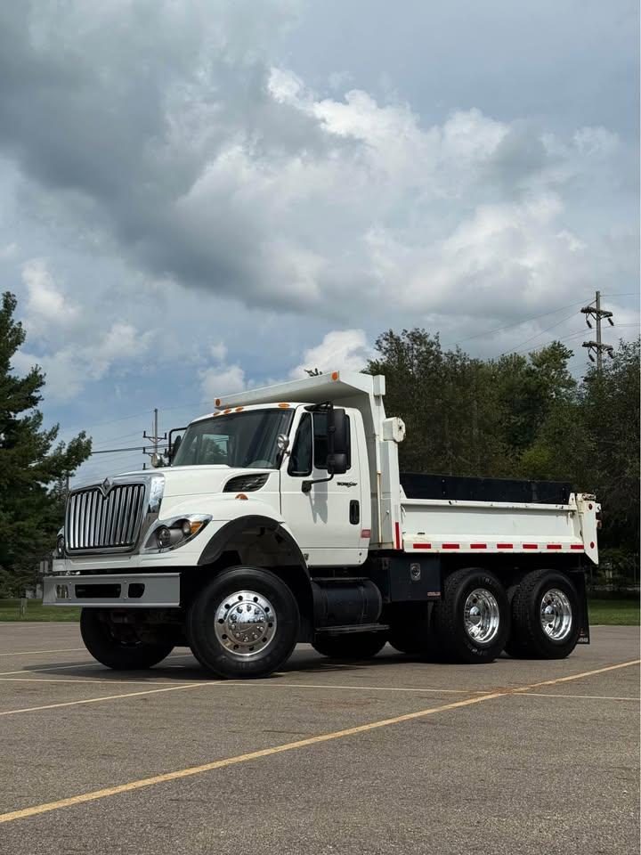 2009 International WorkStar Dump Truck - image 1
