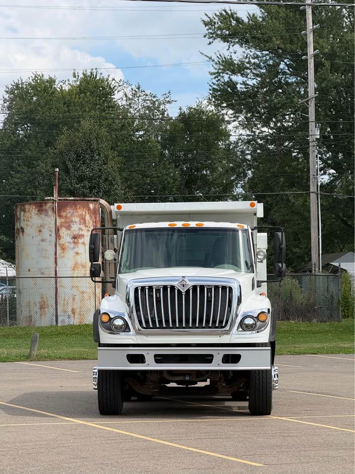 2009 International WorkStar Dump Truck - image 3