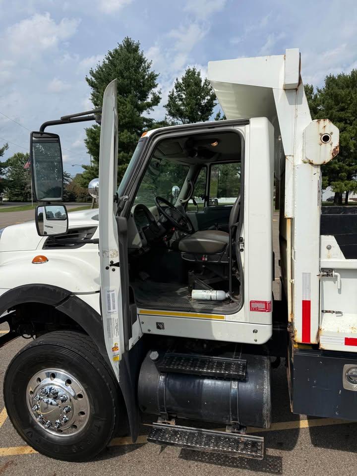 2009 International WorkStar Dump Truck - image 9