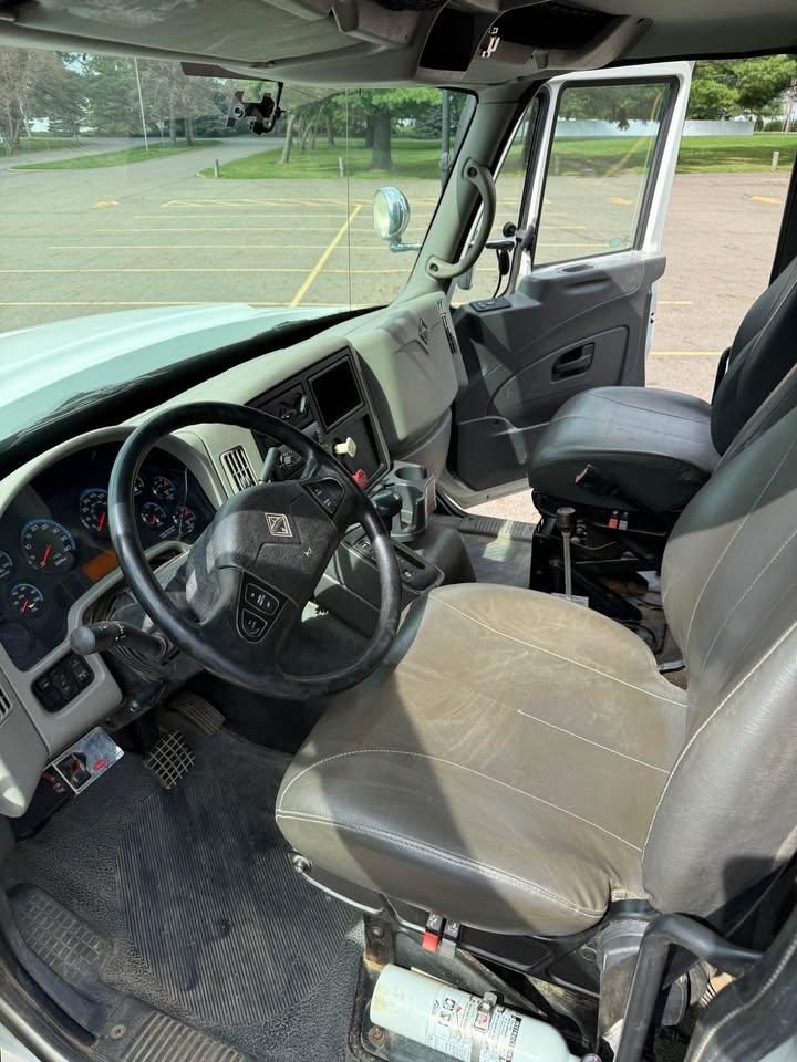 2009 International WorkStar Dump Truck - image 10