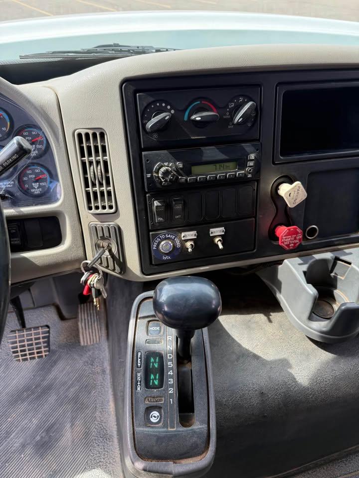 2009 International WorkStar Dump Truck - image 12