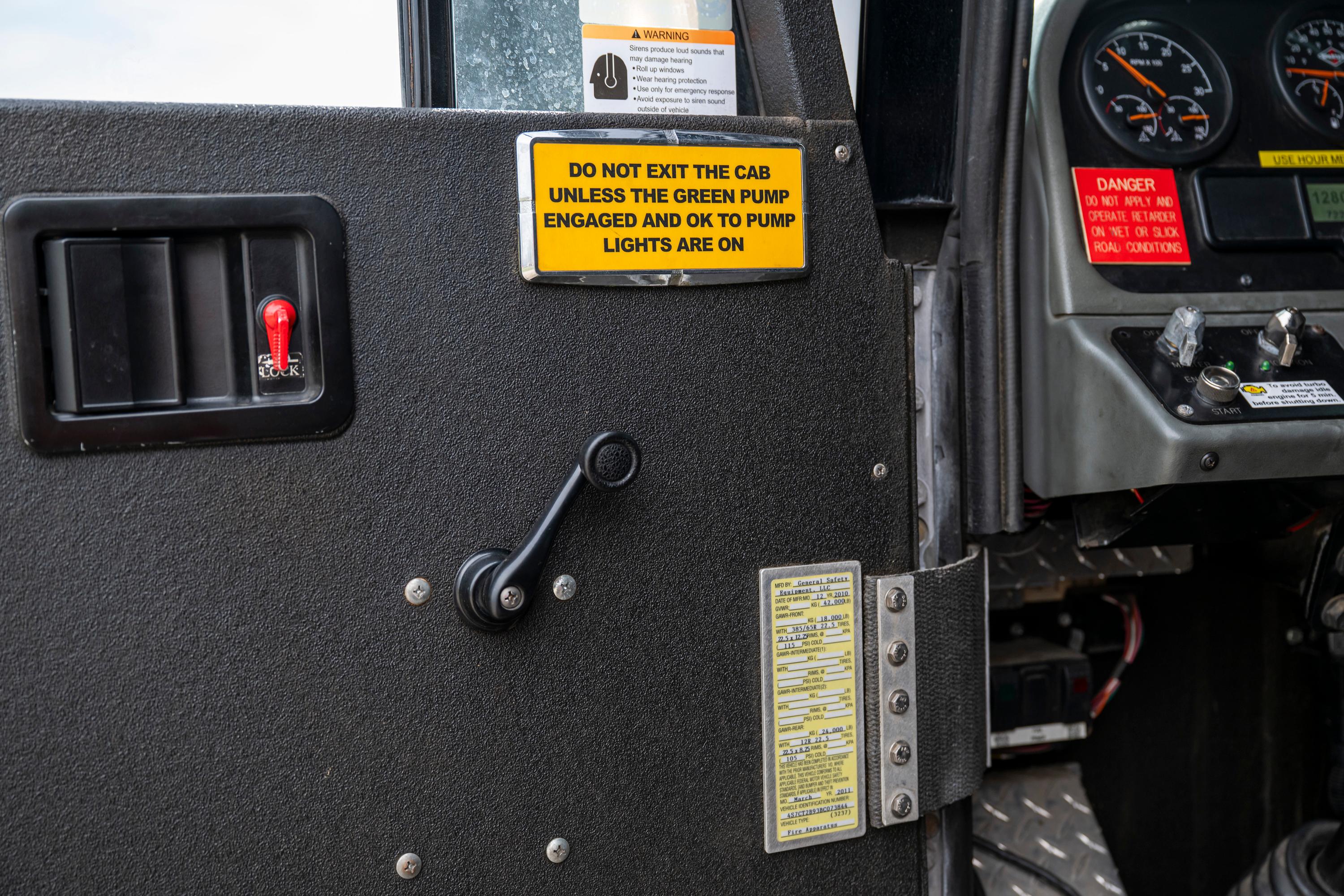 2011 Rosenbauer Spartan Pumper - image 112