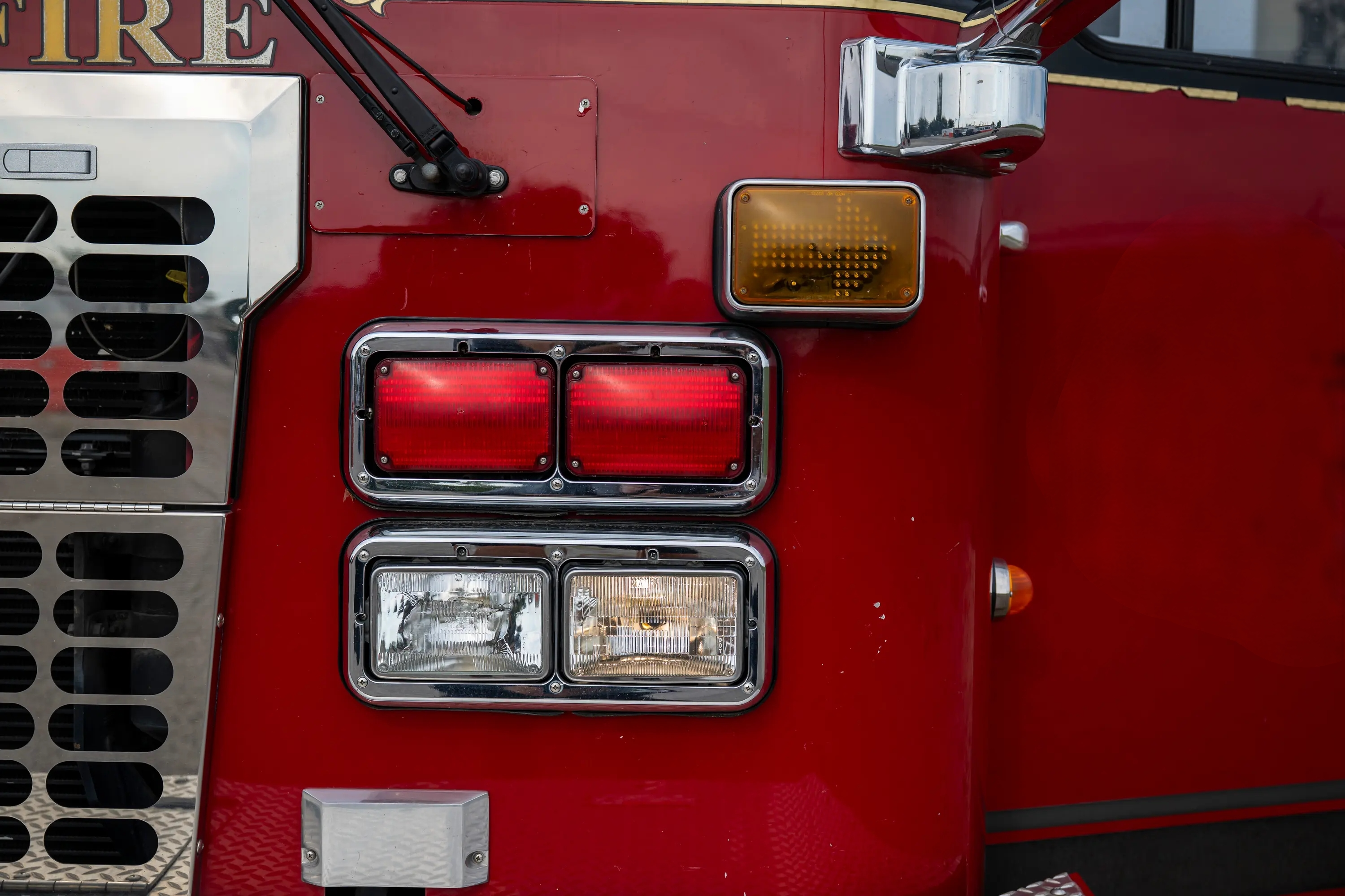 2011 Rosenbauer Spartan Pumper - image 2
