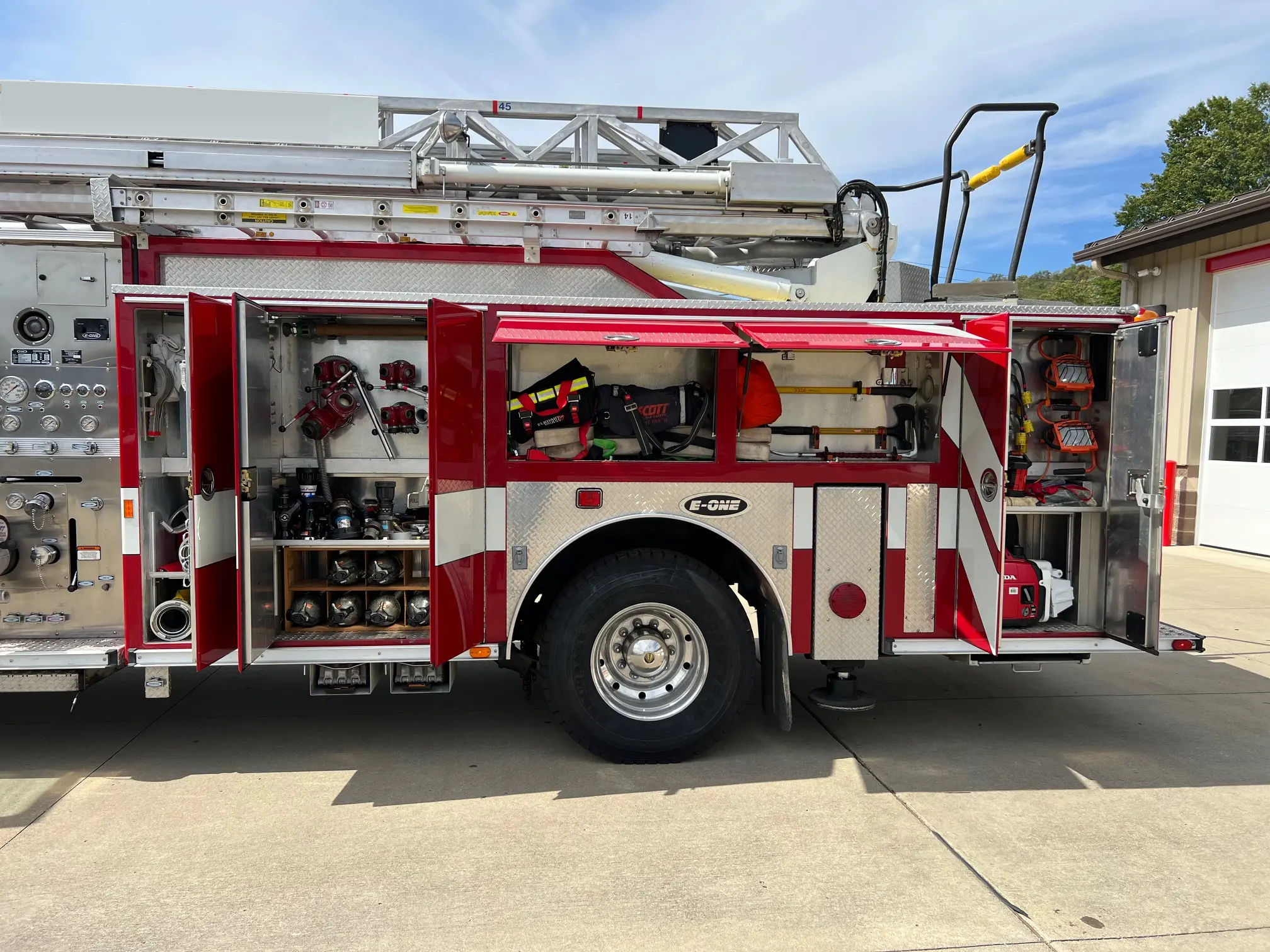 1999 E-One Cyclone Quint - image 6
