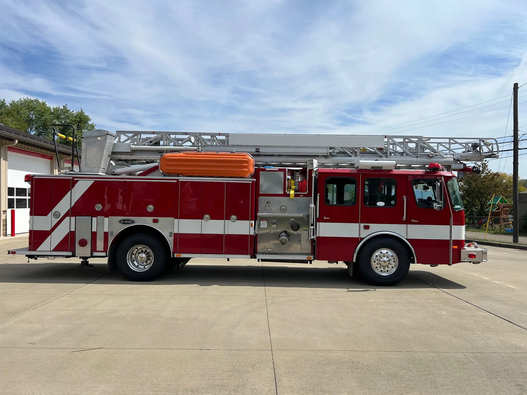1999 E-One Cyclone Quint - image 2
