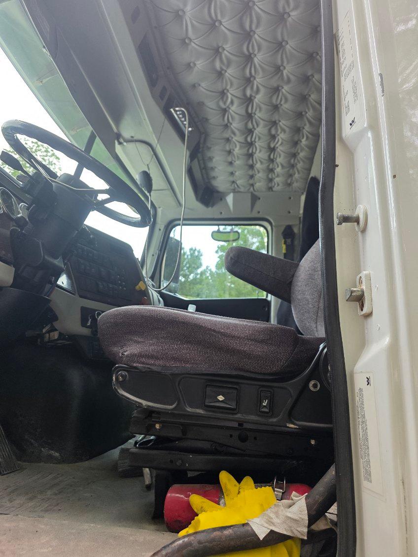 2020 Western Star 4700 Sf Dump Truck - image 4