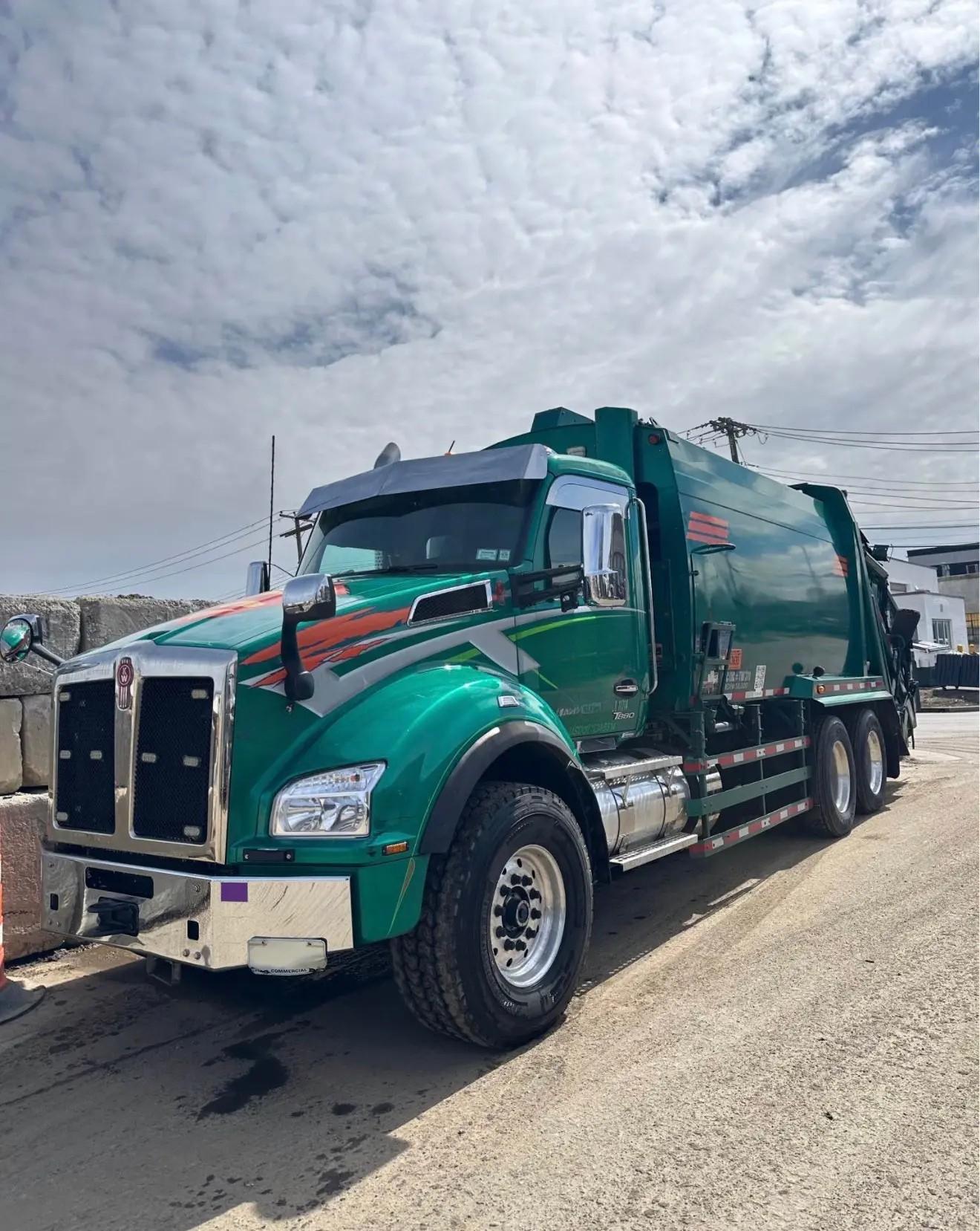 2023 Kenworth Leach Rear Loader - image 1