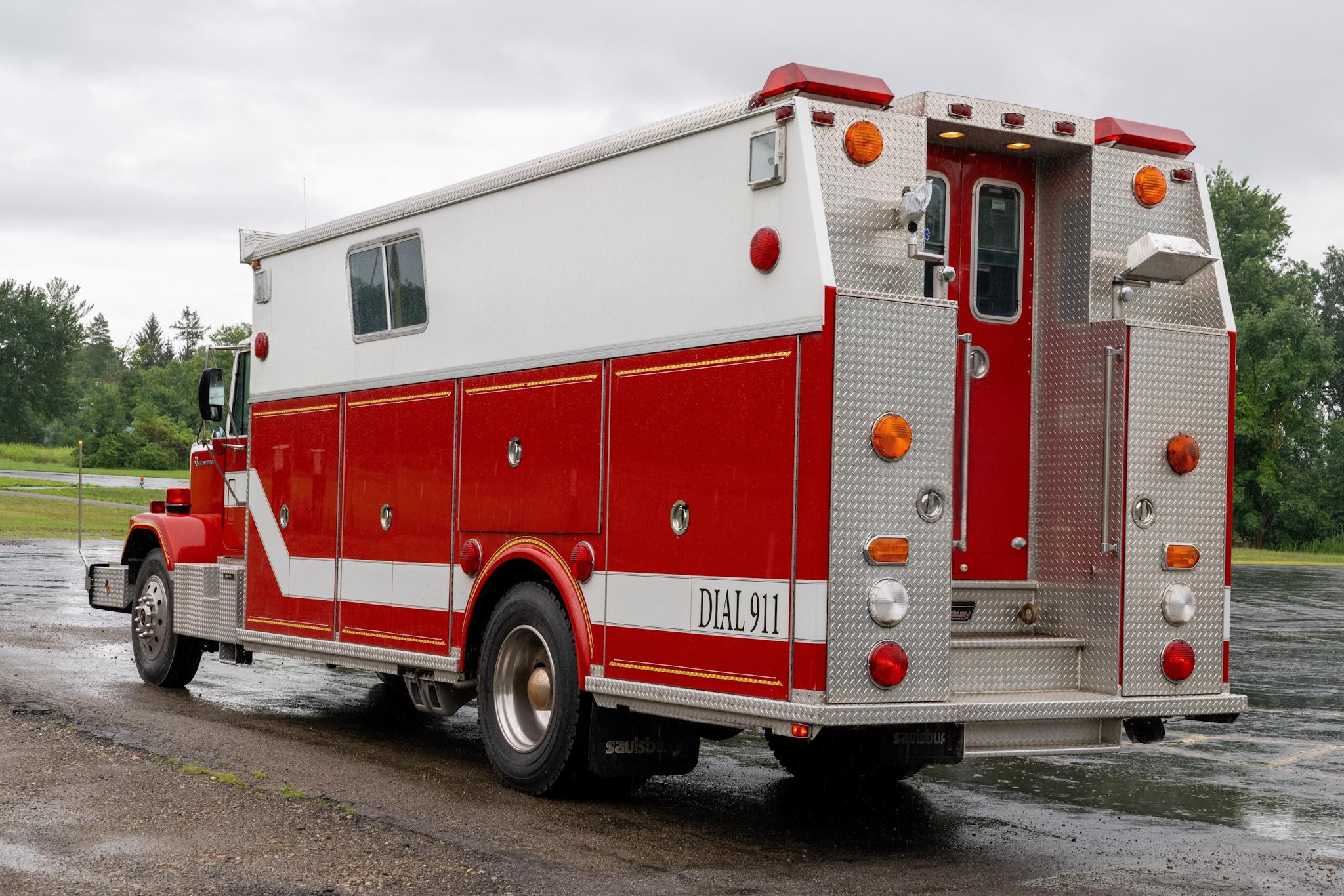 1985 Saulsbury GMC Heavy Rescue - image 3