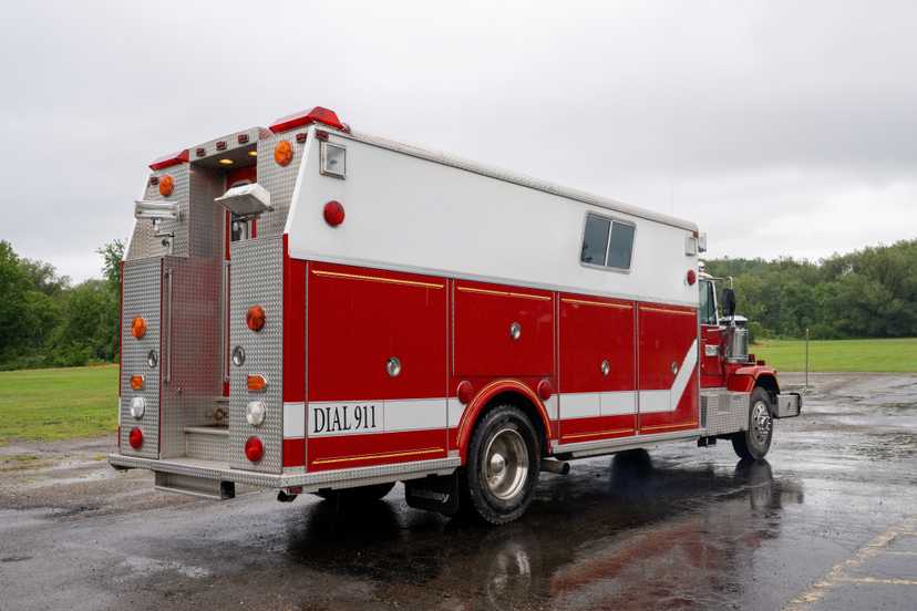 1985 Saulsbury GMC Heavy Rescue — photo 4