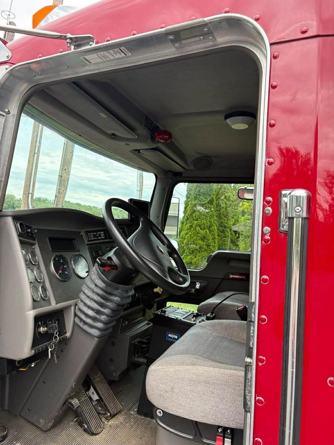 2013 Hackney Kenworth Heavy Rescue - image 9