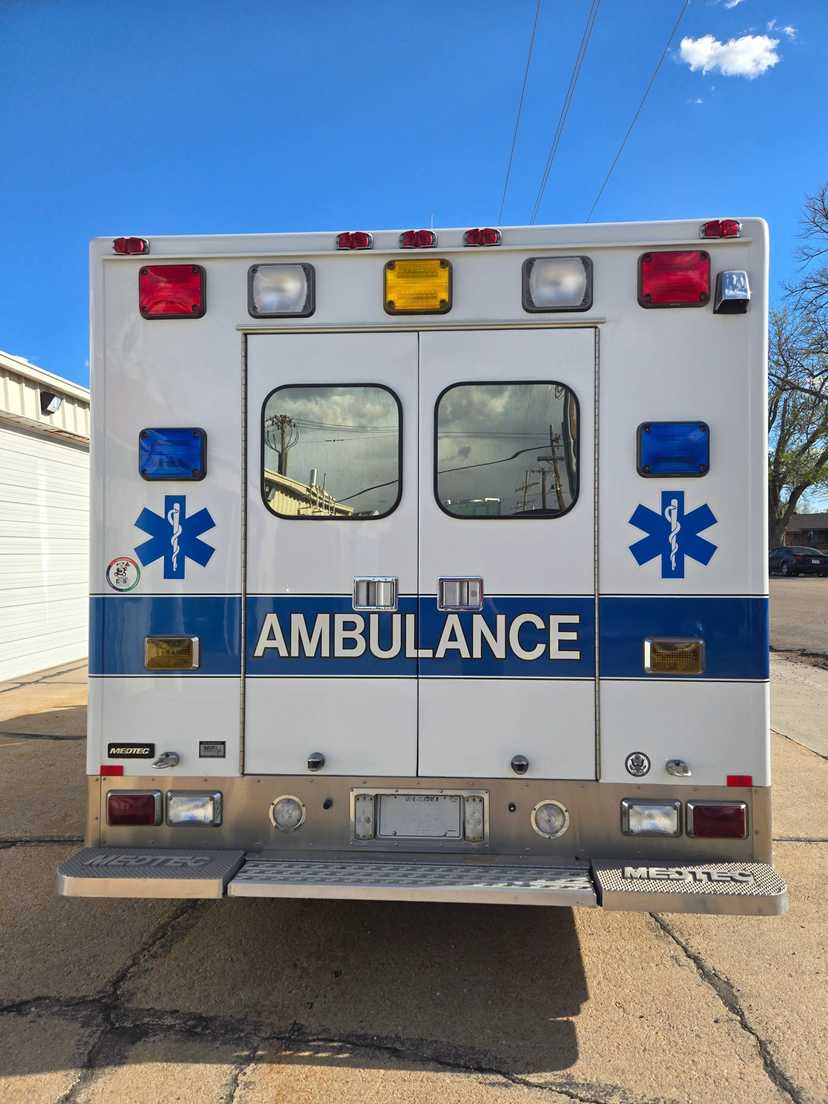 2007 MedTec Ford Type III Ambulance — photo 3