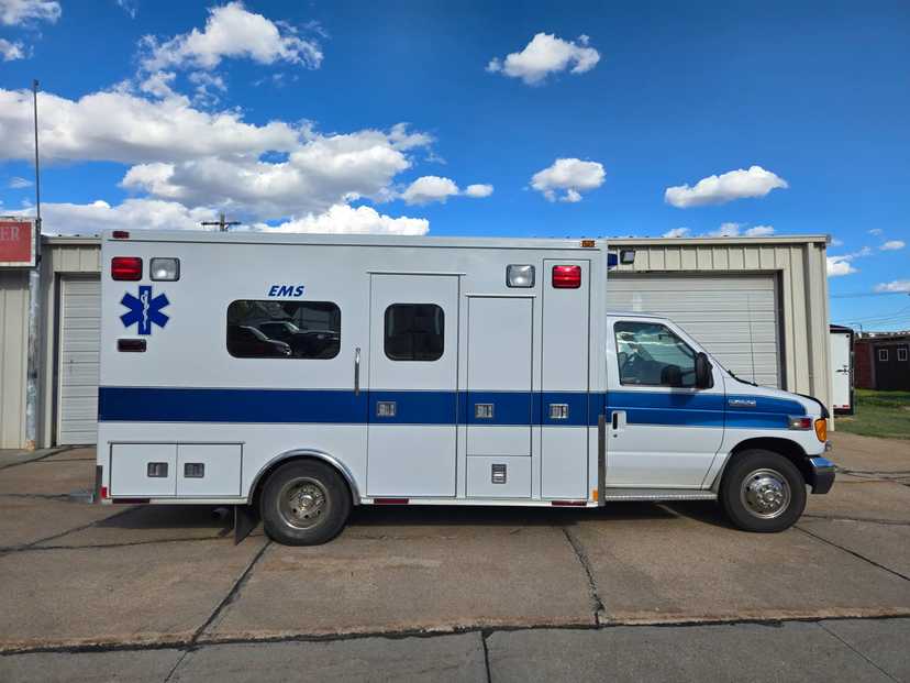 2007 MedTec Ford Type III Ambulance — photo 4