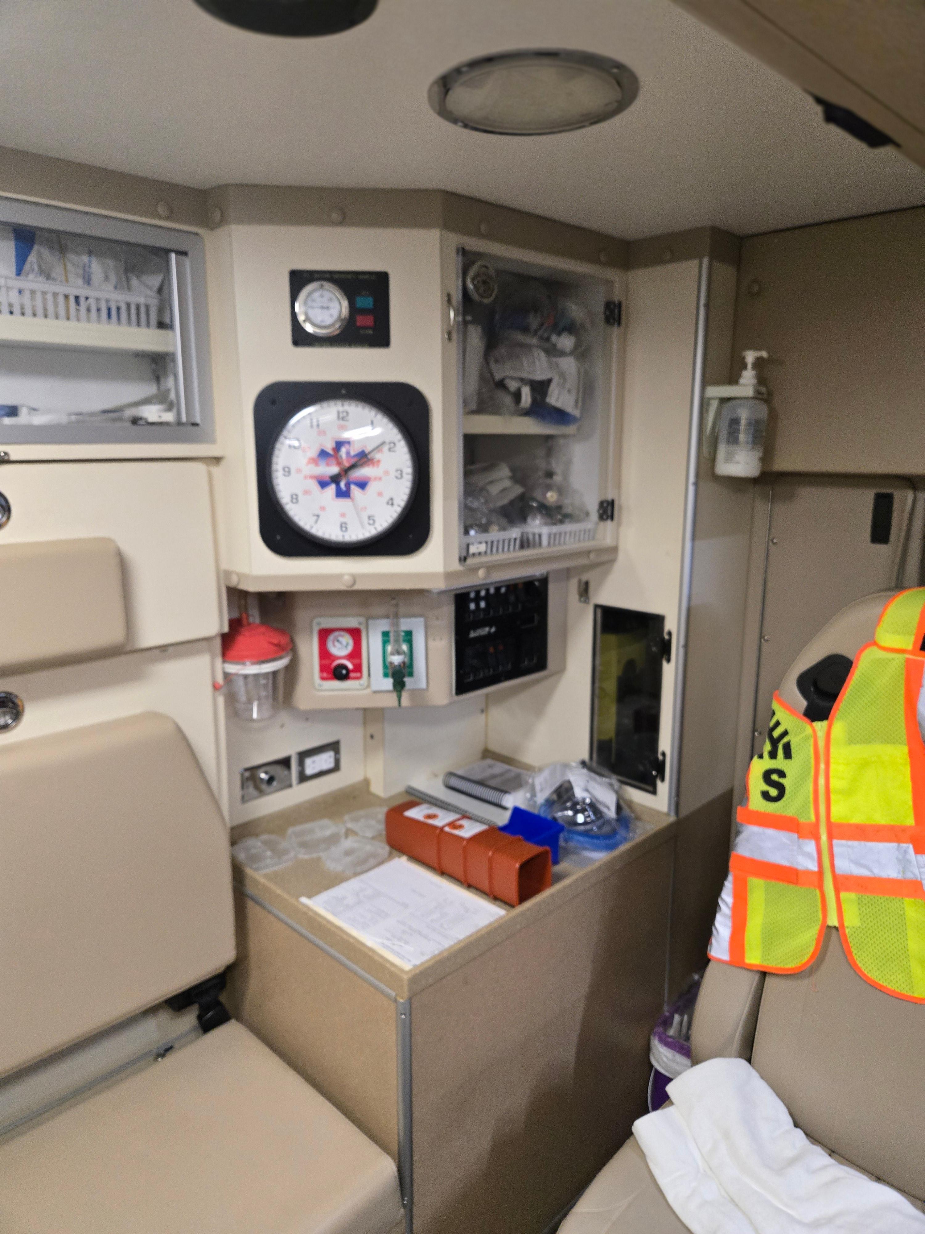 2018 PL-Custom Freightliner Type I Ambulance - image 9