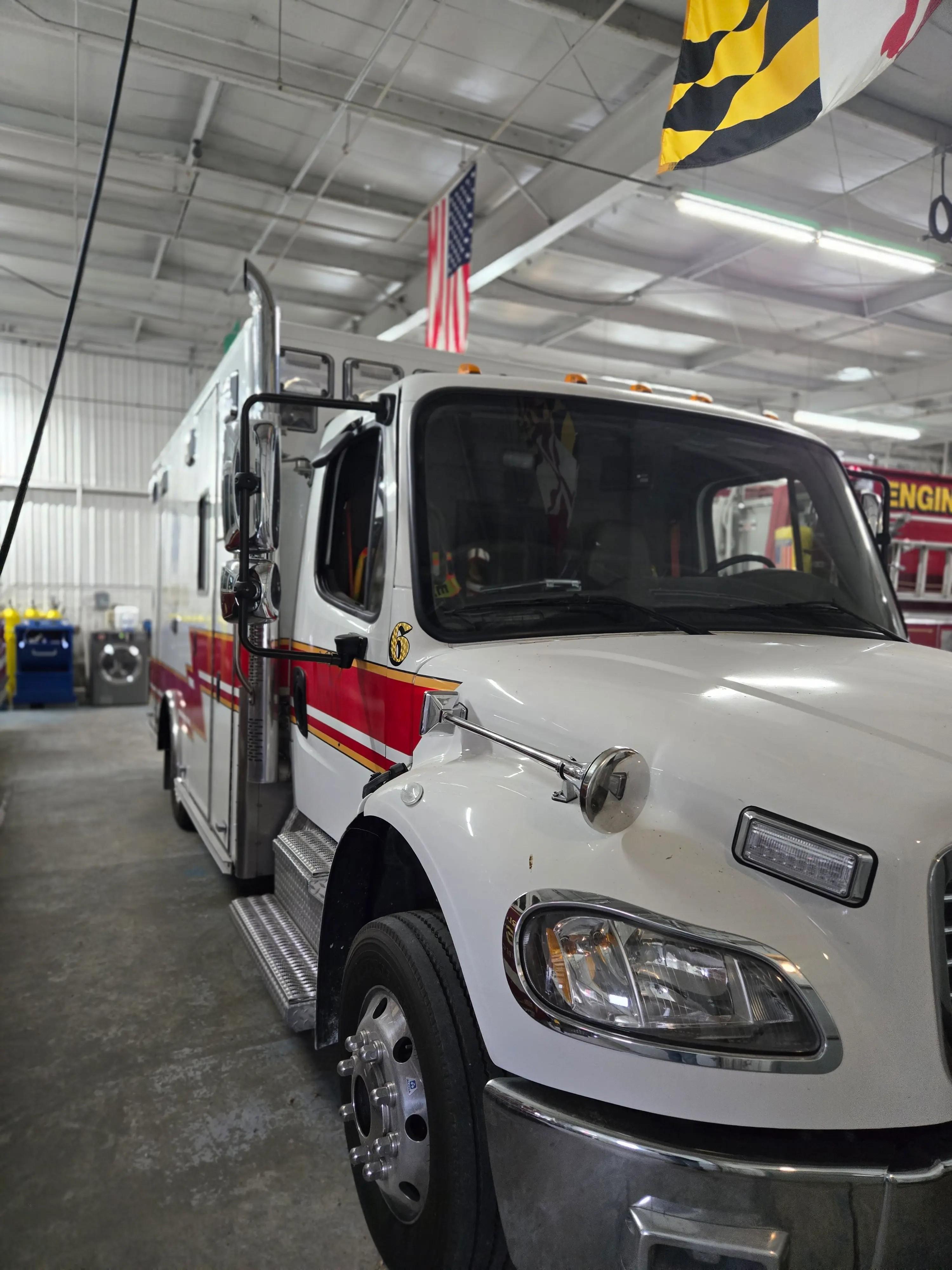 2018 PL-Custom Freightliner Type I Ambulance - image 3