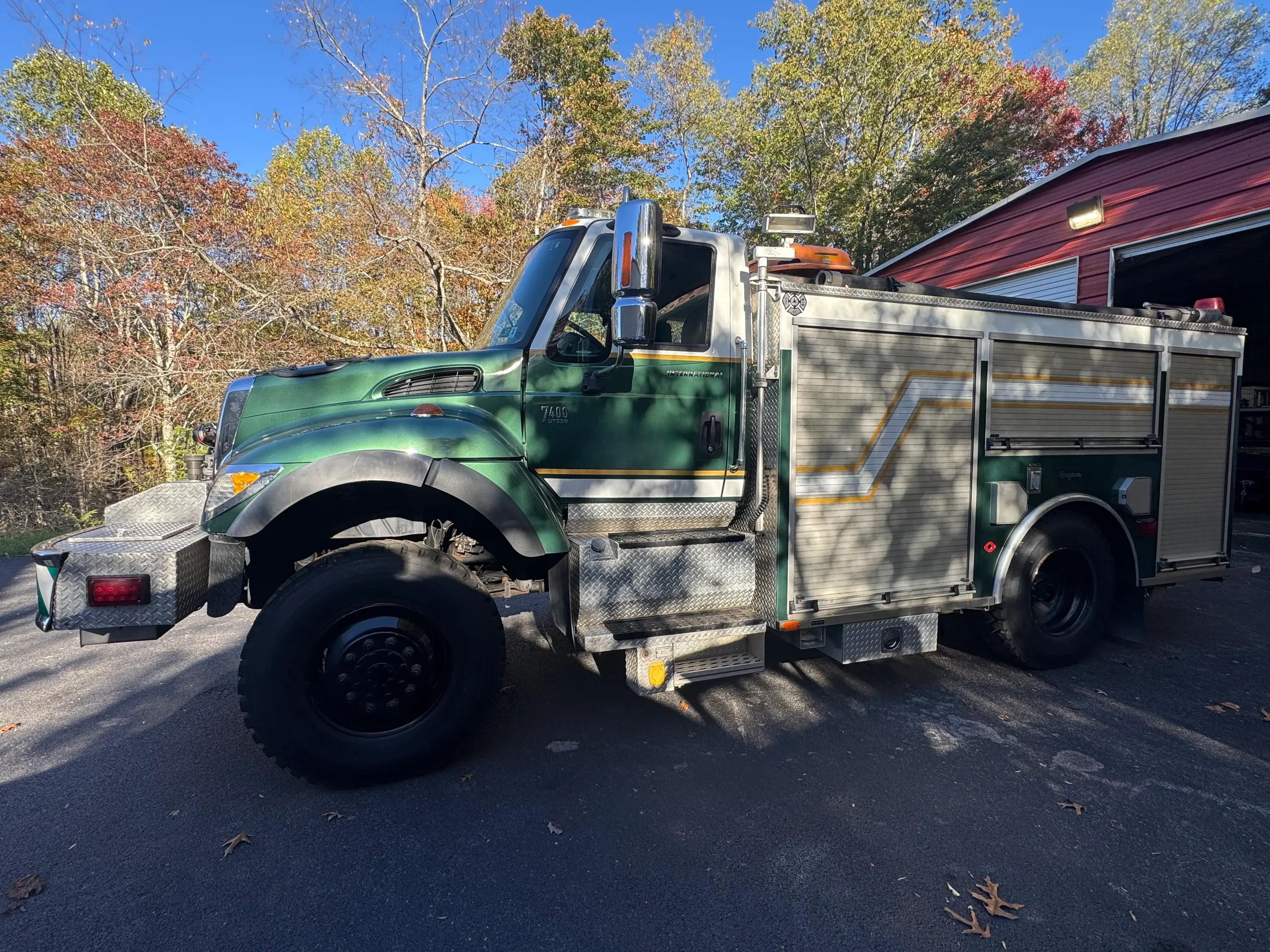 2003 Seagrave International 4x4 Quick Attack - image 1