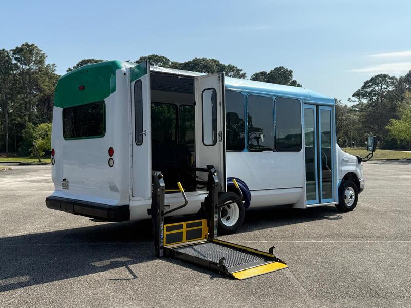 2017 Ford E-450 V10 6.8L Wheelchair Van