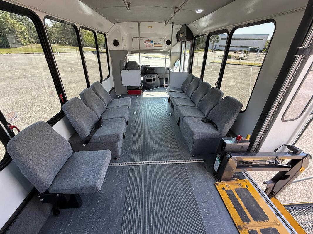 2017 Ford E-450 V10 6.8L Wheelchair Van