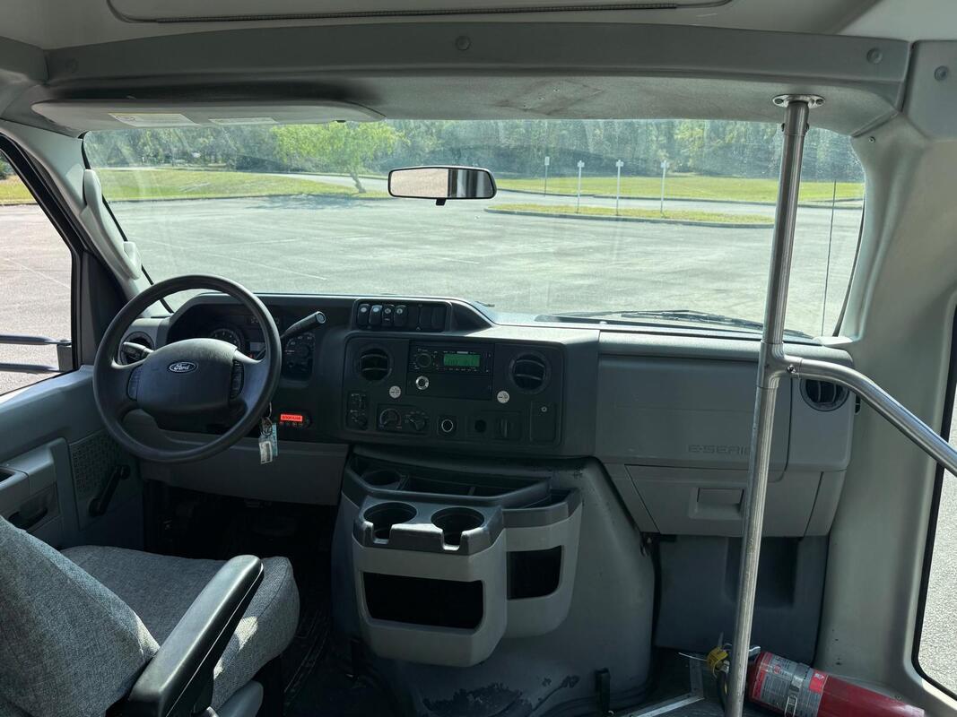 2017 Ford E-450 V10 6.8L Wheelchair Van