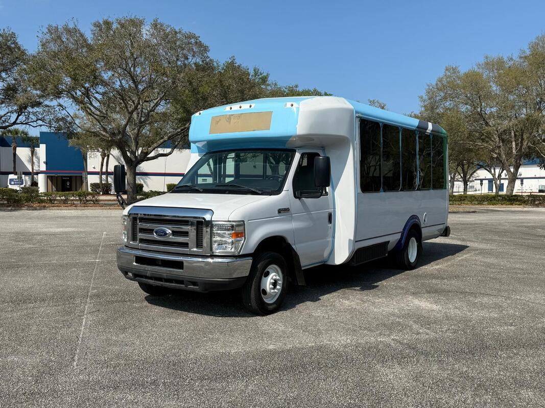 2017 Ford E-450 V10 6.8L Wheelchair Van