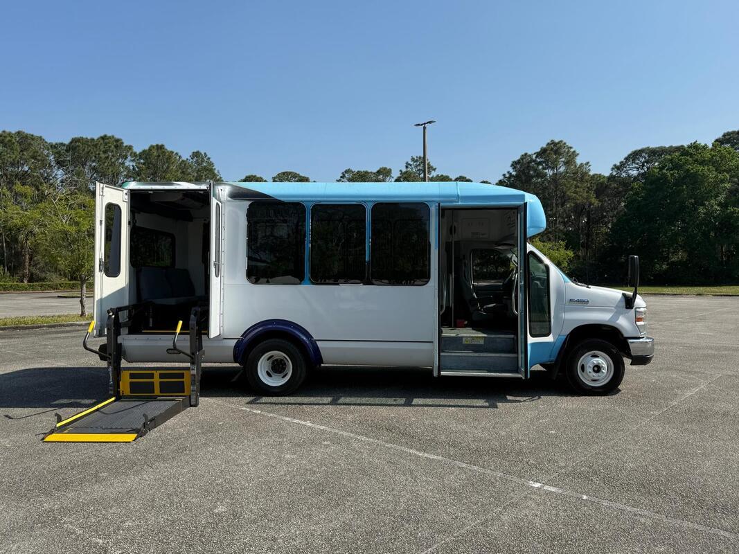 2017 Ford E-450 V10 6.8L Wheelchair Van