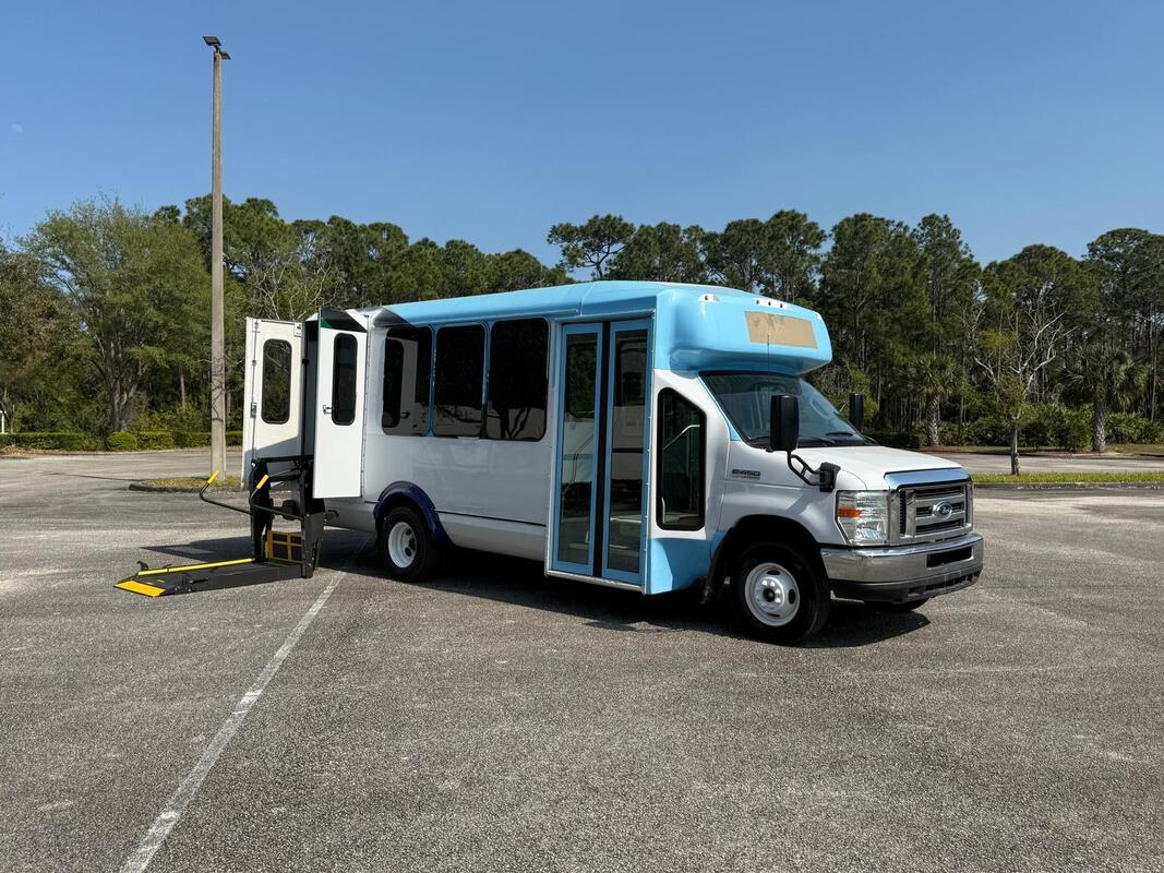 2017 Ford E-450 V10 6.8L Wheelchair Van