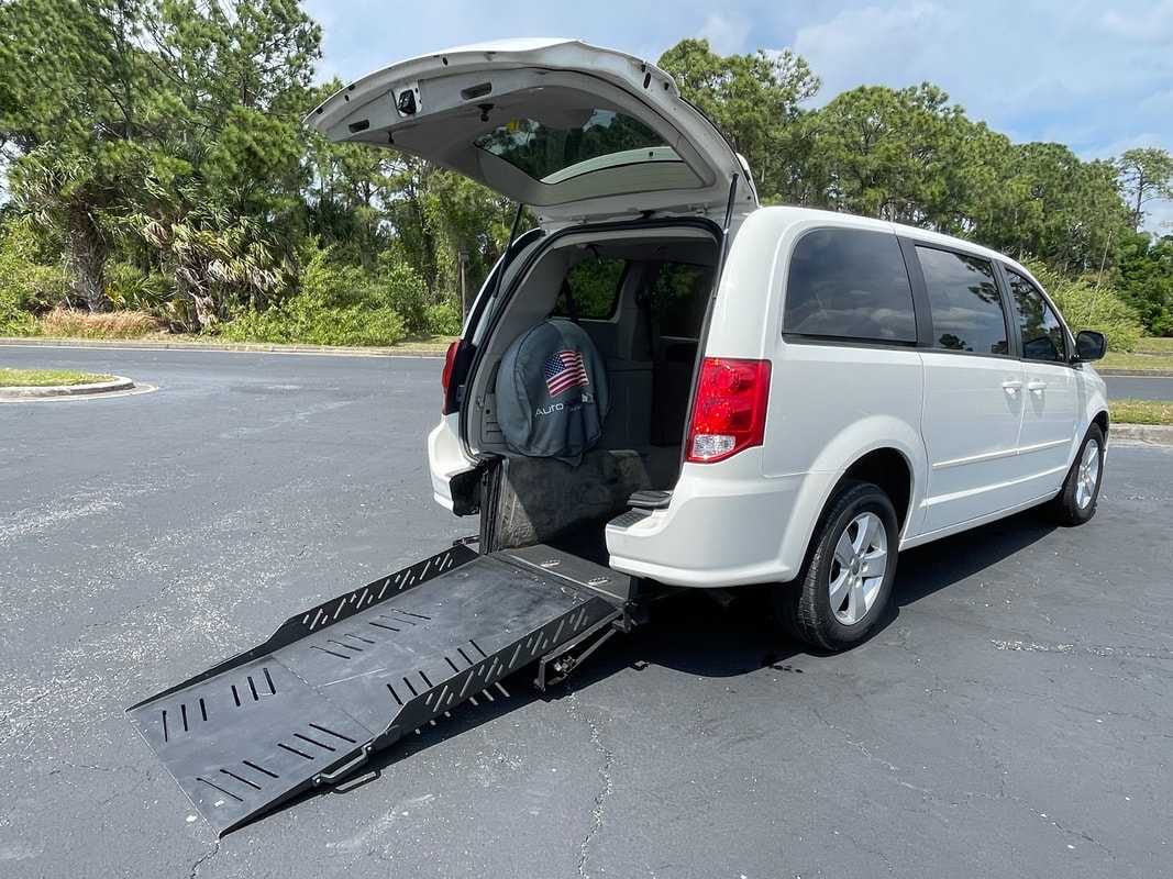 2013 Dodge Grand Caravan Wheelchair Van