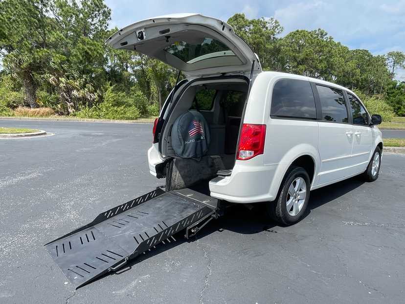 2013 Dodge Grand Caravan Wheelchair Van