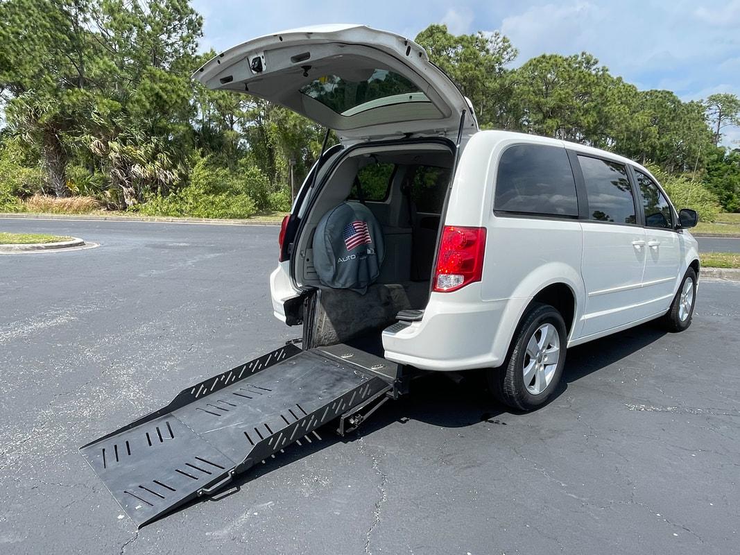 2013 Dodge Grand Caravan Wheelchair Van