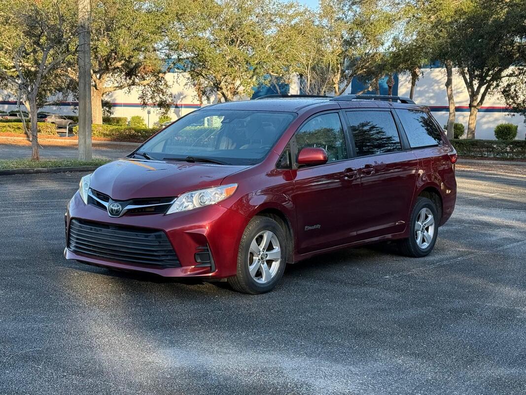 2018 Toyota Sienna LE Wheelchair Van