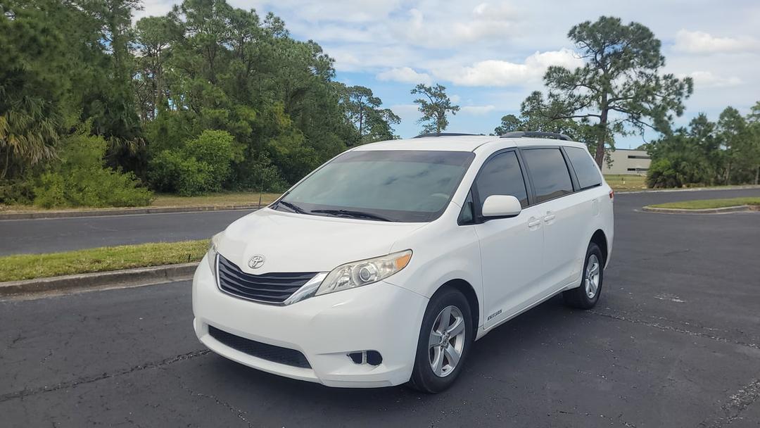 2014 Toyota Sienna LE Wheelchair Van