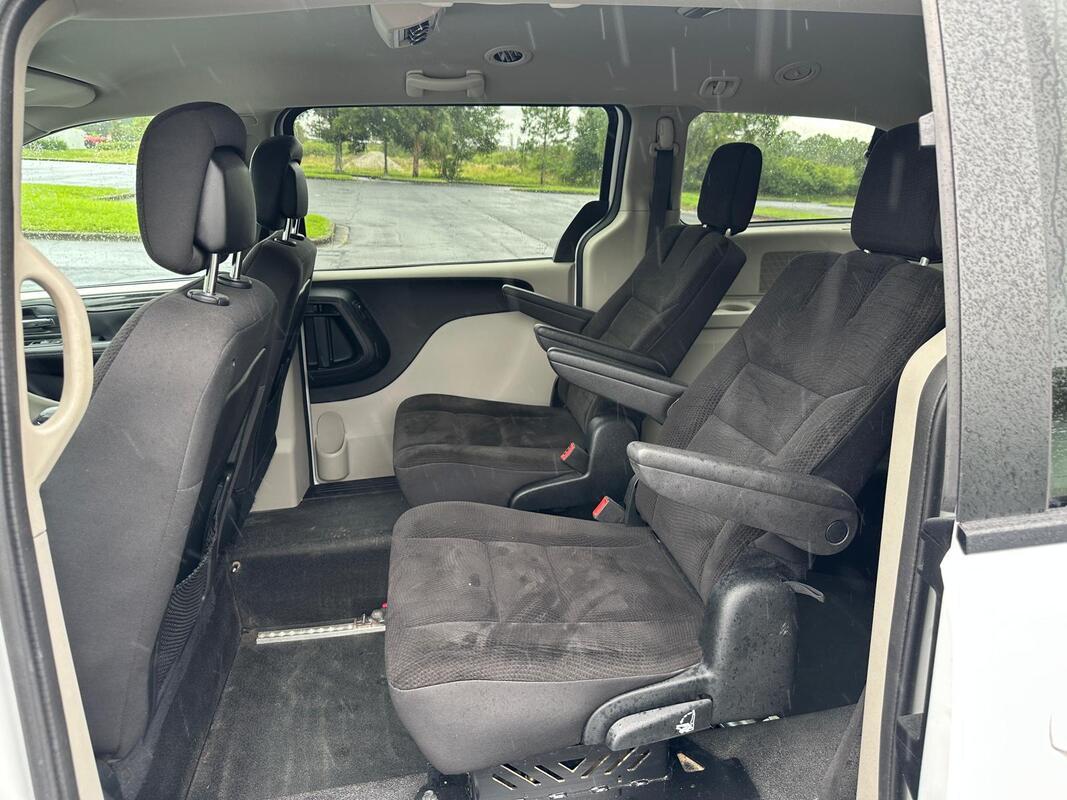 2018 Dodge Grand Caravan Wheelchair Van - image 5
