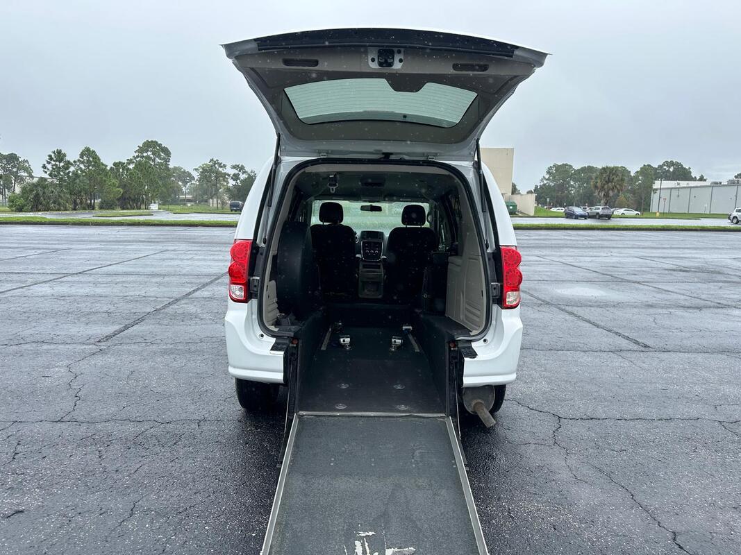 2018 Dodge Grand Caravan Wheelchair Van - image 6
