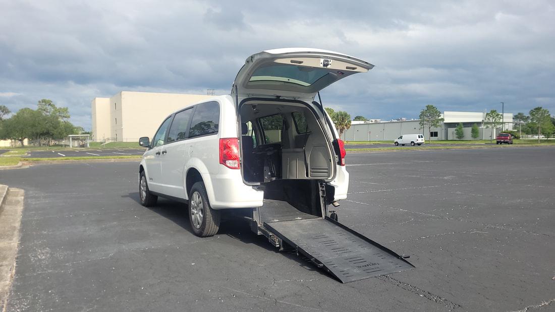 2019 Dodge Grand Caravan Wheelchair Van - image 7