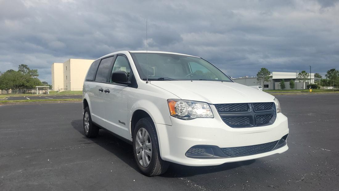 2019 Dodge Grand Caravan Wheelchair Van - image 2