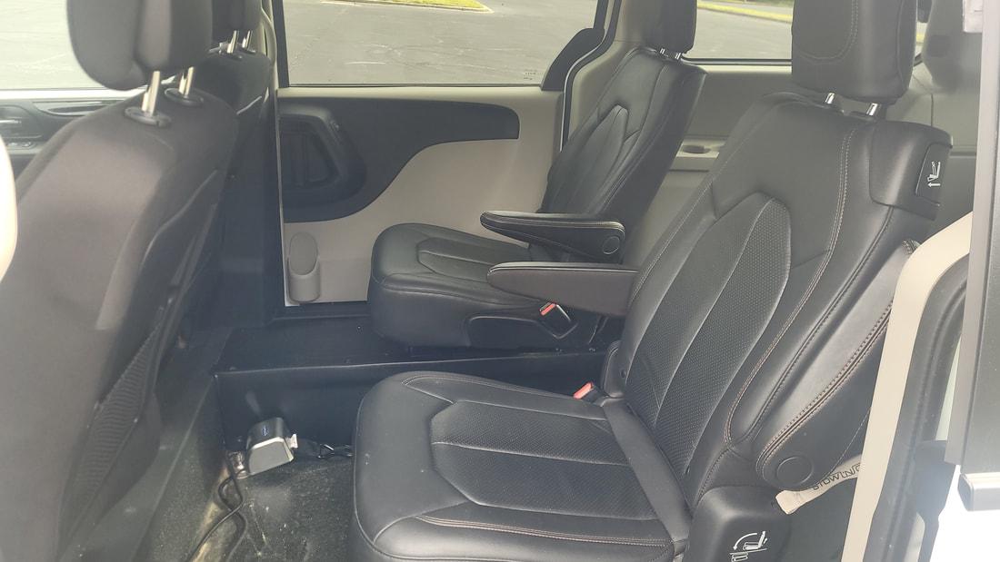 2019 Dodge Grand Caravan Wheelchair Van - image 4