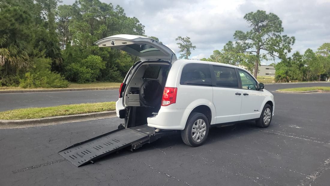 2019 Dodge Grand Caravan Wheelchair Van - image 8