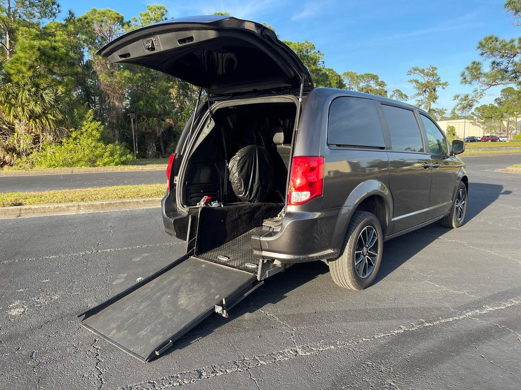 2019 Dodge Grand Caravan GT Wheelchair Van - image 9