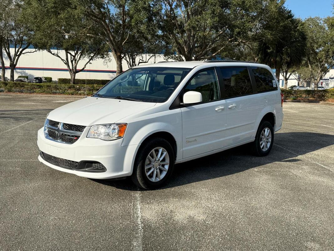 2016 Dodge Grand Caravan Wheelchair Van - image 2