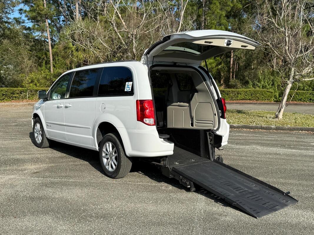 2016 Dodge Grand Caravan Wheelchair Van - image 8