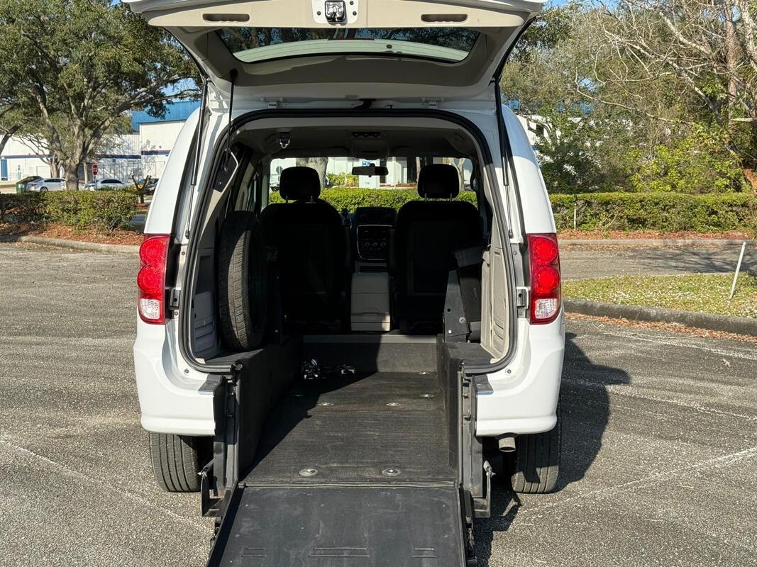 2016 Dodge Grand Caravan Wheelchair Van - image 6