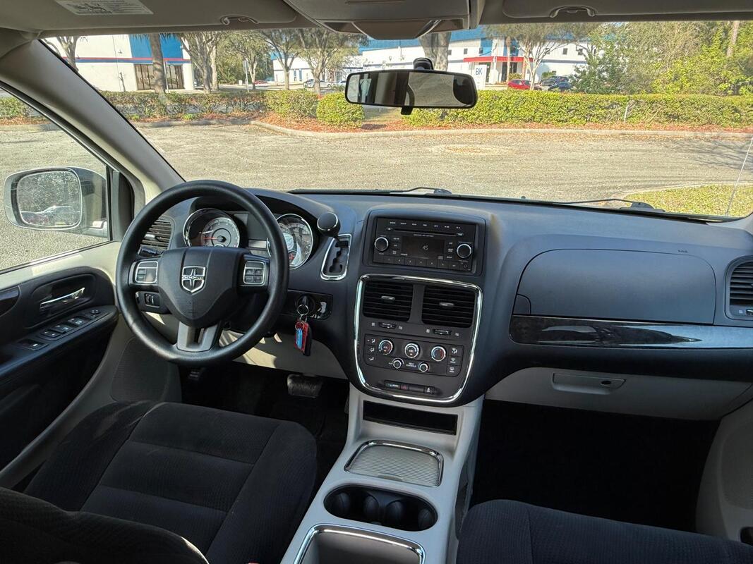 2016 Dodge Grand Caravan Wheelchair Van - image 4