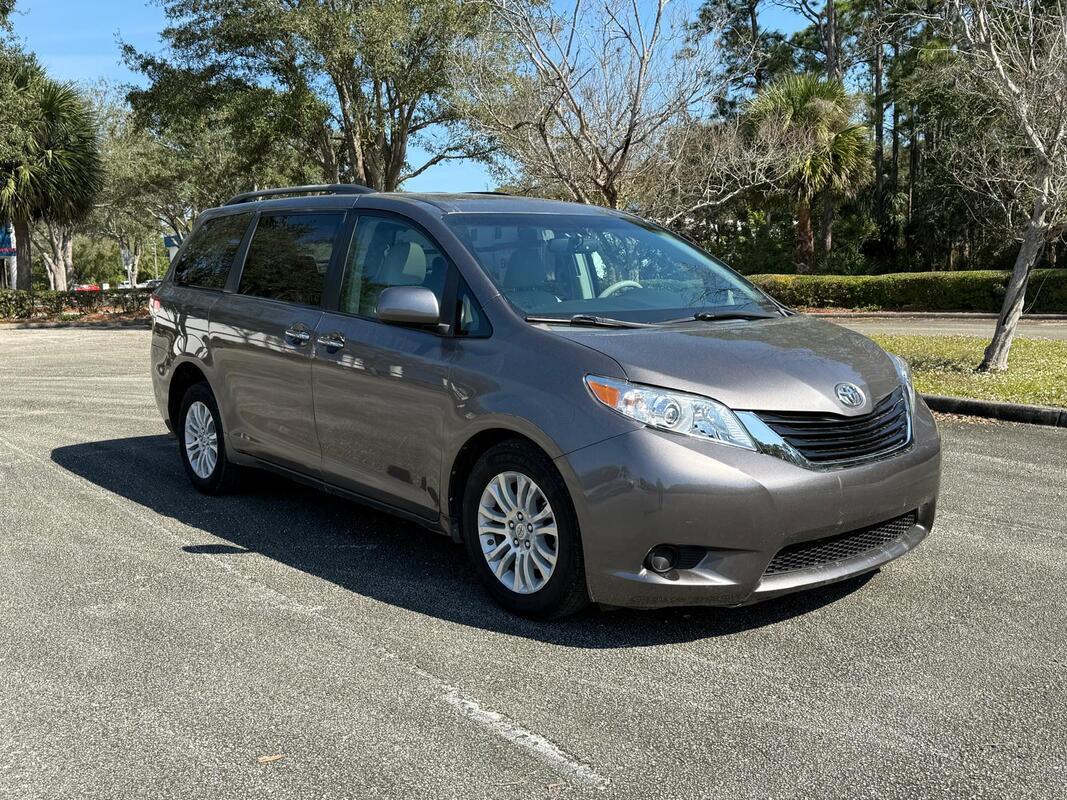 2011 Toyota Sienna XLE Wheelchair Van