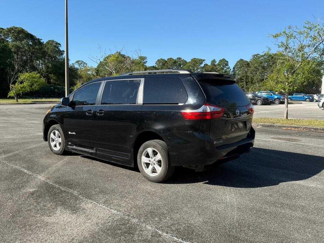 2016 Toyota Sienna LE Wheelchair Van