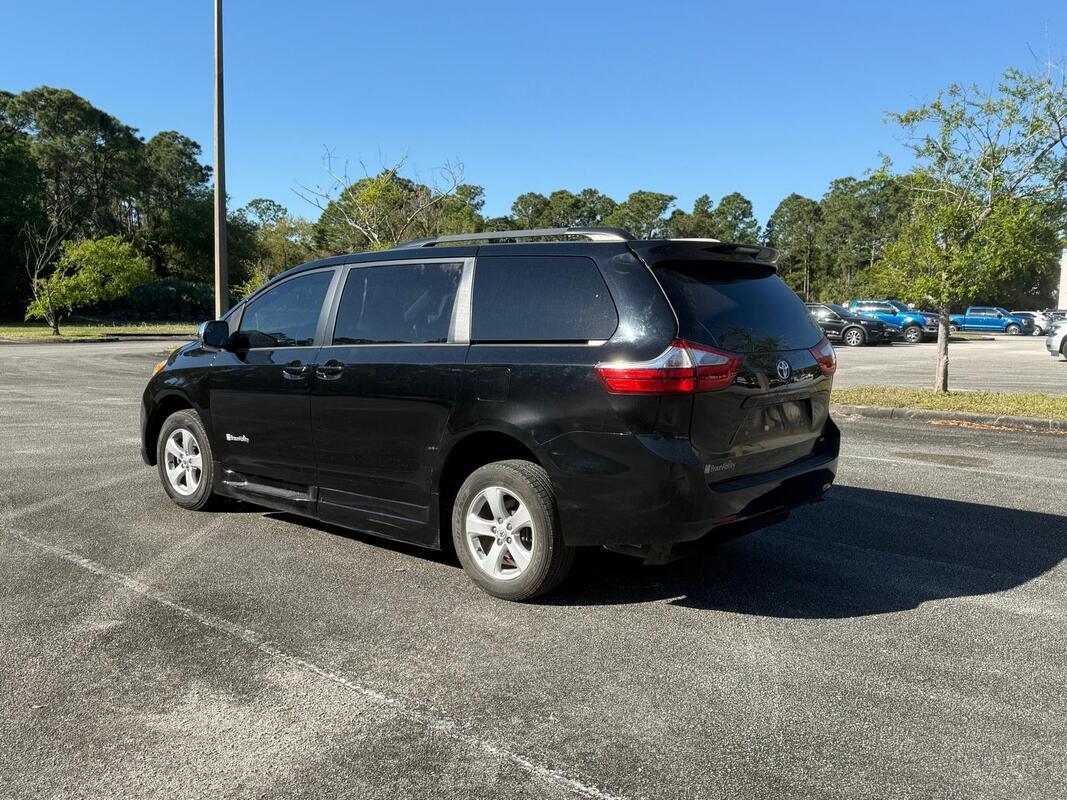 2016 Toyota Sienna LE Wheelchair Van